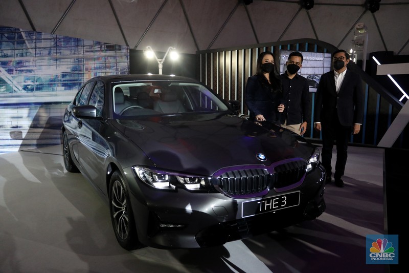 BMW 320i Dynamic  saat acara BMW Group Driving Experience 2021 di Senayan Park, Jumat (22/10/2021). Ini merupakan varian pengganti dari 320i sebelumnya yang hadir dalam trim Sport. (CNBC Indonesia/Andrean Kristianto)