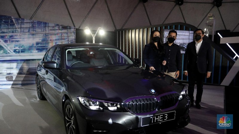 BMW 320i Dynamic  saat acara BMW Group Driving Experience 2021 di Senayan Park, Jumat (22/10/2021). Ini merupakan varian pengganti dari 320i sebelumnya yang hadir dalam trim Sport. (CNBC Indonesia/Andrean Kristianto)
