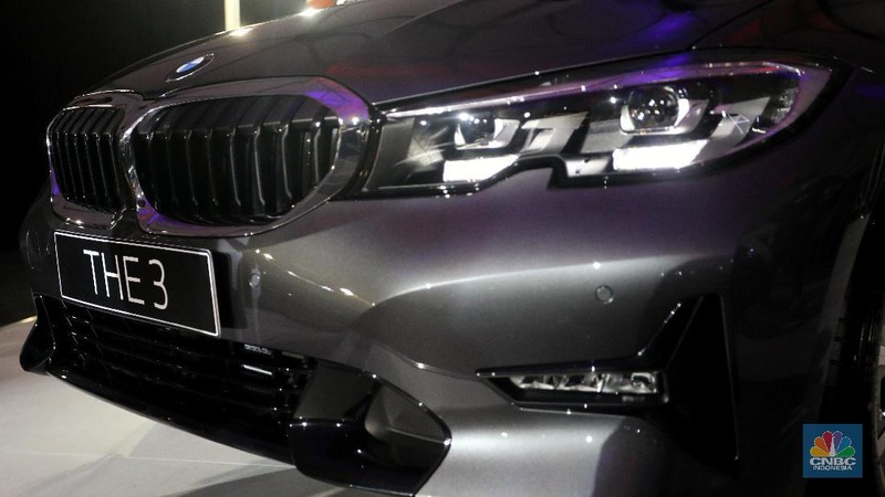 BMW 320i Dynamic  saat acara BMW Group Driving Experience 2021 di Senayan Park, Jumat (22/10/2021). Ini merupakan varian pengganti dari 320i sebelumnya yang hadir dalam trim Sport. (CNBC Indonesia/Andrean Kristianto)
