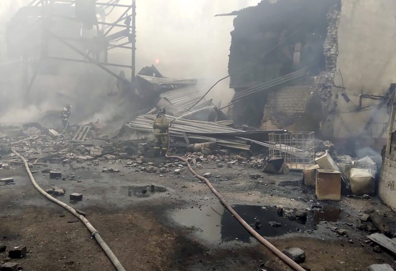 Pabrik senjata Rusia kebakaran. (via REUTERS/RUSSIA'S EMERGENCIES MINISTRY) Pabrik senjata Rusia kebakaran. (via REUTERS/RUSSIA'S EMERGENCIES MINISTRY)