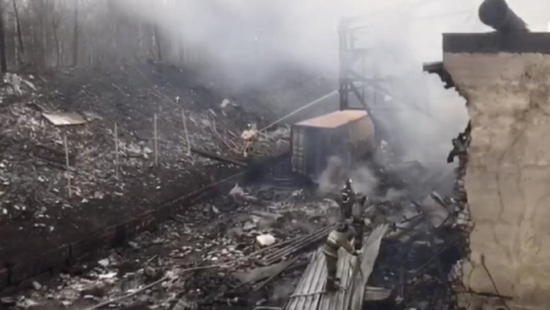 Pabrik senjata Rusia kebakaran. (via REUTERS/RUSSIA'S EMERGENCIES MINISTRY)