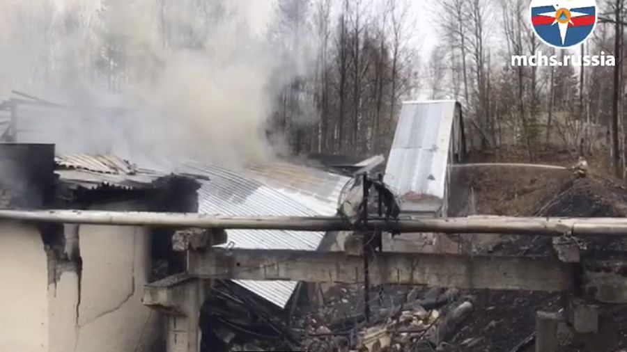 Pabrik senjata Rusia kebakaran. (via REUTERS/RUSSIA'S EMERGENCIES MINISTRY)