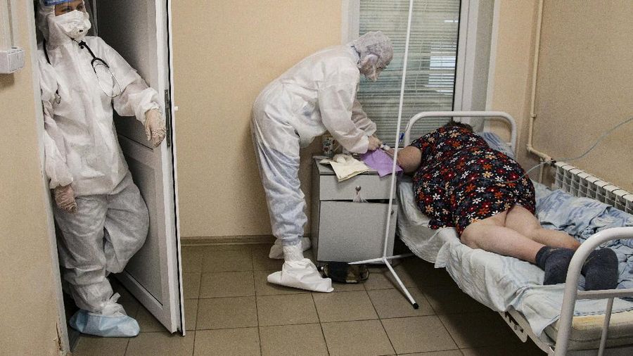 Lonjakan kasus covid-19 di Rusia. (AP/Roman Yarovitcyn)