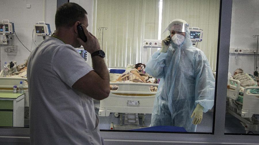 Lonjakan kasus covid-19 di Rusia. (AP/Roman Yarovitcyn)