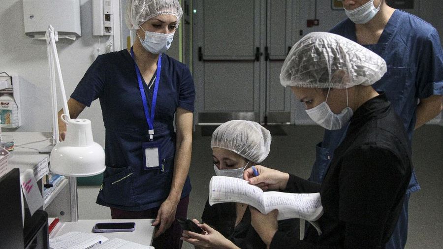 Lonjakan kasus covid-19 di Rusia. (AP/Roman Yarovitcyn)