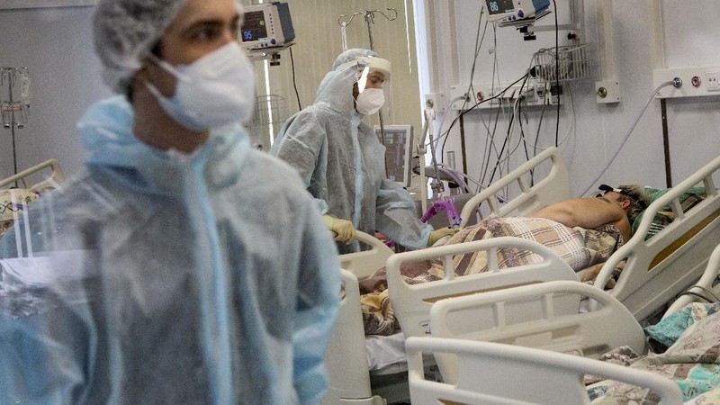 Lonjakan kasus covid-19 di Rusia. (AP/Roman Yarovitcyn)