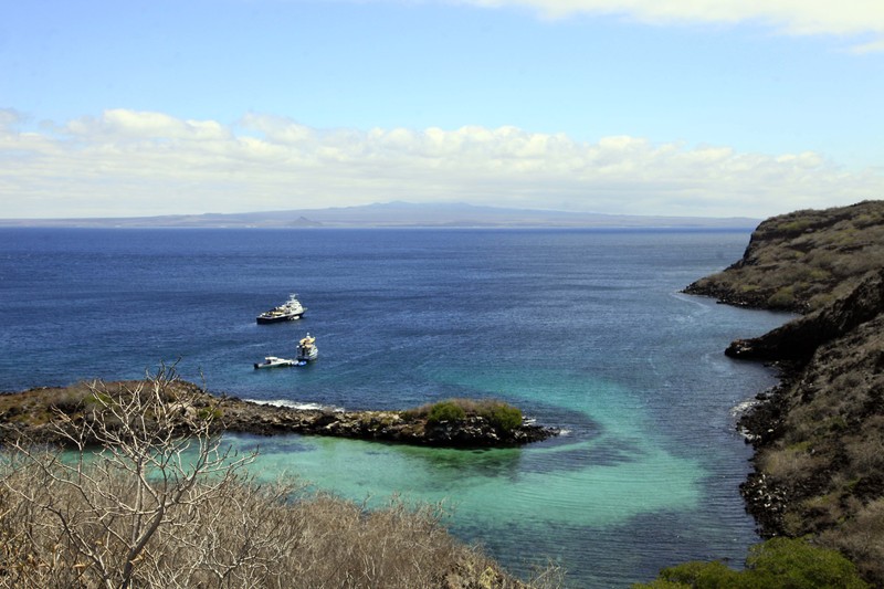 Taormina, Italia. Dengan pemandangan gunung Etna yang terkenal, serta iklim yang ramah bagi wisatawan membuat daerah ini wajib dikunjungi. Orang-orang menjadikannya tujuan nomor satu dalam daftar tempat terbaik untuk bepergian pada tahun 2022.  (Image by Guy Rey-Bellet from Pixabay))