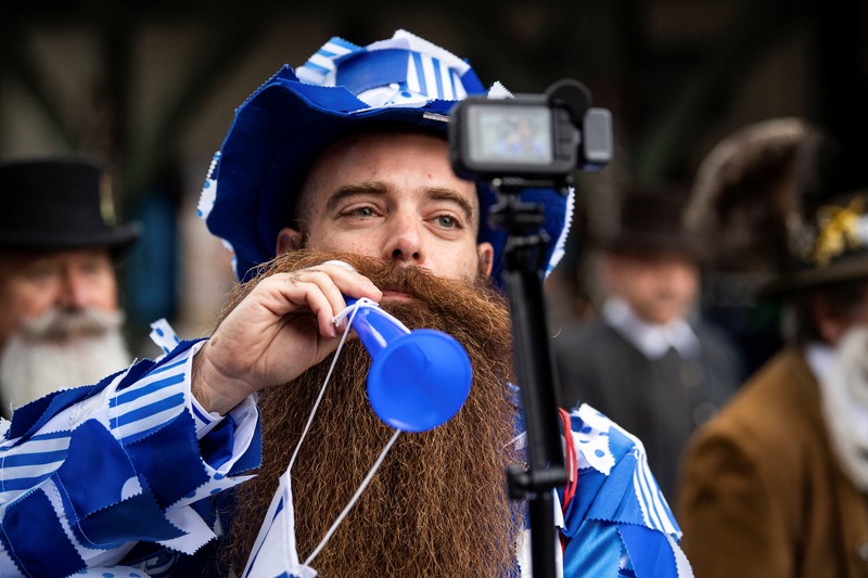 Peserta kejuaraan kumis dan jenggot Jerman 2021 Participant Norbert Dopf from Austria arrives for the German Moustache and Beard Championships 2021 at Pullman City Western Theme Park in Eging am See, Germany, October 23, 2021. REUTERS/Lukas Barth TPX IMAGES OF THE DAY