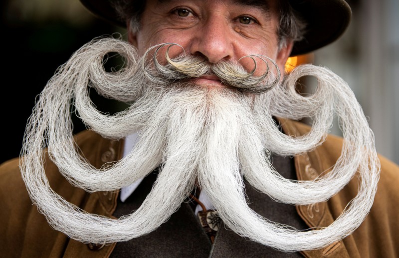 Peserta kejuaraan kumis dan jenggot Jerman 2021 Participant Norbert Dopf from Austria arrives for the German Moustache and Beard Championships 2021 at Pullman City Western Theme Park in Eging am See, Germany, October 23, 2021. REUTERS/Lukas Barth TPX IMAGES OF THE DAY