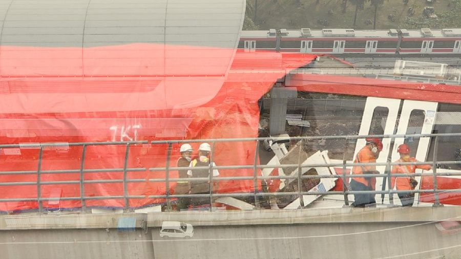 Gambar Konten, LRT Tabrakan Saat Uji Coba