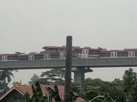 Foto-Foto Penampakan Tabrakan LRT Saat Diuji Coba