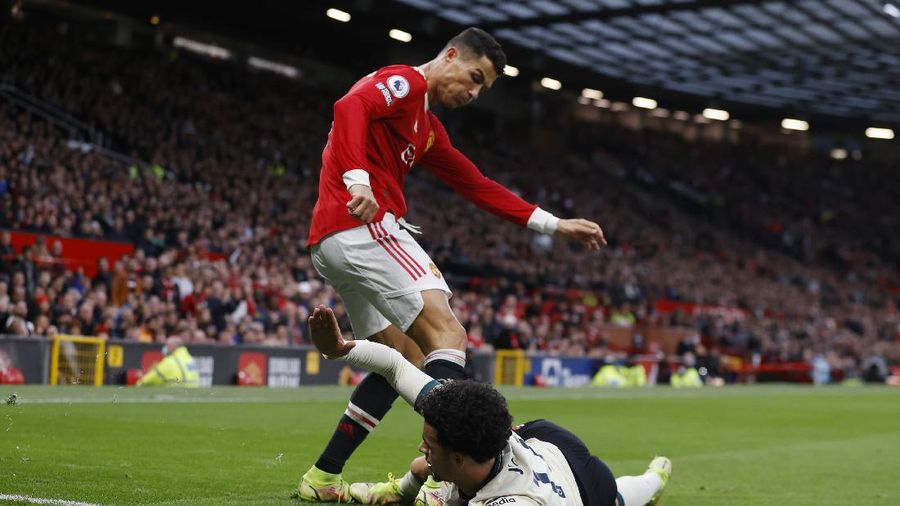 Soccer Football - Premier League - Manchester United v Liverpool - Old Trafford, Manchester, Britain - October 24, 2021 Manchester United's Cristiano Ronaldo in action with Liverpool's Curtis Jones REUTERS/Phil Noble EDITORIAL USE ONLY. No use with unauthorized audio, video, data, fixture lists, club/league logos or 'live' services. Online in-match use limited to 75 images, no video emulation. No use in betting, games or single club /league/player publications. Please contact your account representative for further details.