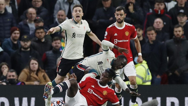 Soccer Football - Premier League - Manchester United v Liverpool - Old Trafford, Manchester, Britain - October 24, 2021 Liverpool's Naby Keita celebrates scoring their first goal REUTERS/Phil Noble EDITORIAL USE ONLY. No use with unauthorized audio, video, data, fixture lists, club/league logos or 'live' services. Online in-match use limited to 75 images, no video emulation. No use in betting, games or single club /league/player publications.  Please contact your account representative for further details.