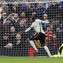 Covid-19 Menggila, Haruskah Liga Inggris Ditunda?