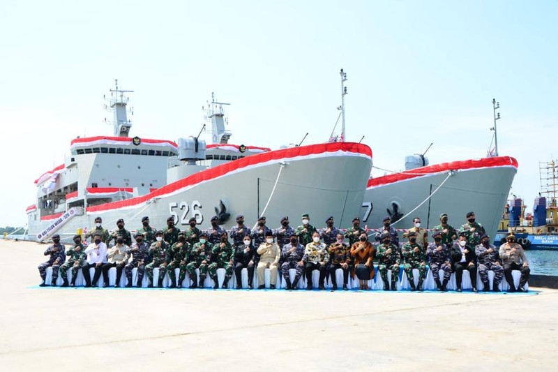 Menhan Prabowo Serahkan Dua Kapal Angkut Tank Produksi Industri Pertahanan Dalam Negeri Kepada TNI AL (Dok Kemenhan) Menhan Prabowo Serahkan Dua Kapal Angkut Tank Produksi Industri Pertahanan Dalam Negeri Kepada TNI AL (Dok Kemenhan)