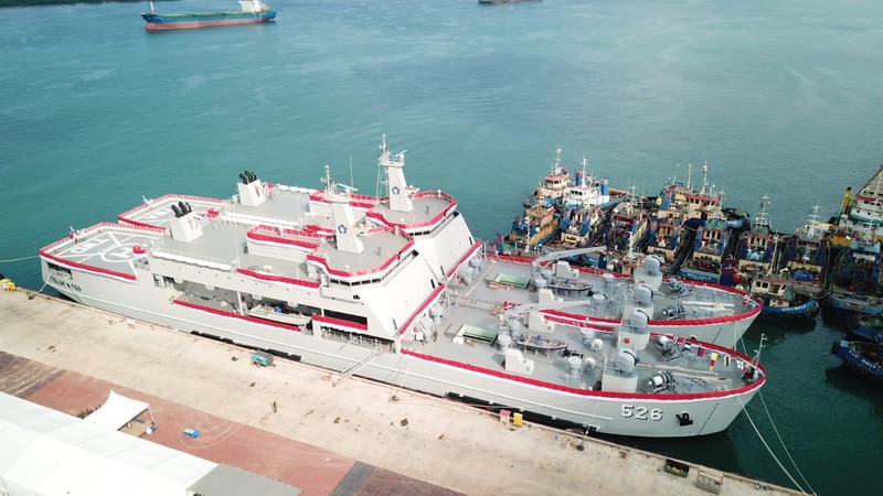 Menhan Prabowo Serahkan Dua Kapal Angkut Tank Produksi Industri Pertahanan Dalam Negeri Kepada TNI AL (Dok Kemenhan)