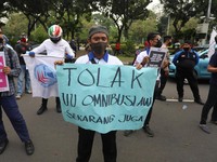 Reaksi Pemerintah & Buruh Soal UU Ciptaker Inkonstitusional