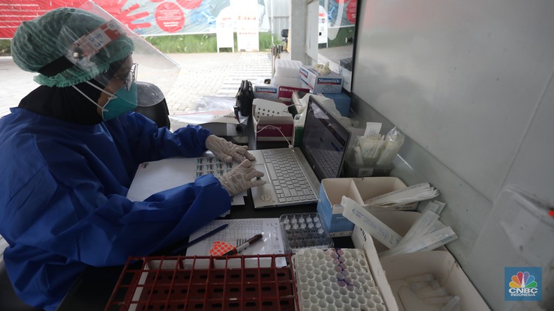 Test Swab PCR (CNBC Indonesia/Andrean Kristianto)