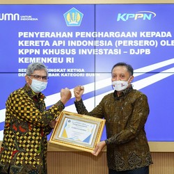 KAI Dinobatkan Jadi Debitur Terbaik Kategori BUMN