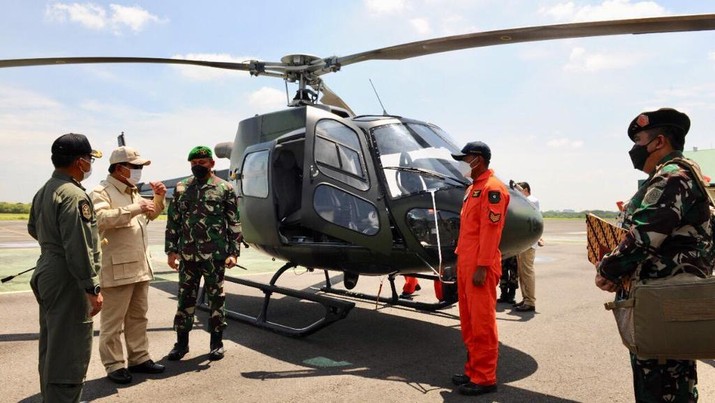 Helikopter Bell Selesai Overhaul, Menhan Prabowo: Alutsista Harus Dirawat Sebaik-baiknya. (Dok.Kemenhan) Helikopter Bell Selesai Overhaul, Menhan Prabowo: Alutsista Harus Dirawat Sebaik-baiknya. (Dok.Kemenhan)
