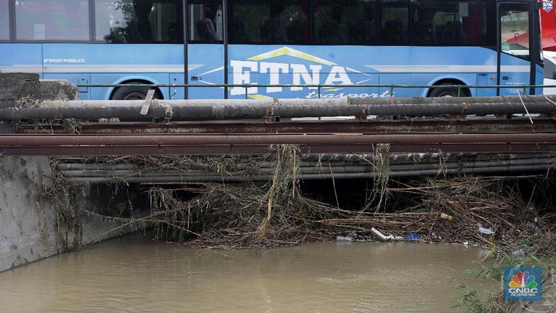 A general view of damages caused by flood waters during a severe storm in Catania, Italy, October 27, 2021. REUTERS/Antonio Parrinello