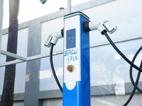 Siap-Siap 2.000 Tiang Listrik PLN Bakal Dipasang Charger Mobil Listrik