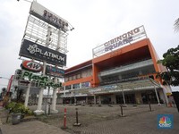 Tsunami Kebangkrutan di RI Ngeri, Toko-Toko Bertumbangan!