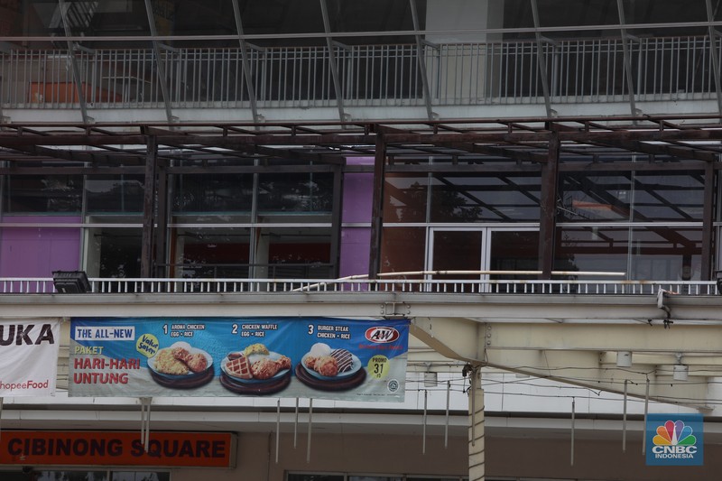 Suasana pusat perbelanjaan Cibinong Square, Cibinong, Jawa Barat, Rabu (27/10/2021). (CNBC Indonesia/Andrean Kristianto)