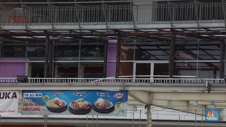 Suasana pusat perbelanjaan Cibinong Square, Cibinong, Jawa Barat, Rabu (27/10/2021). (CNBC Indonesia/Andrean Kristianto)