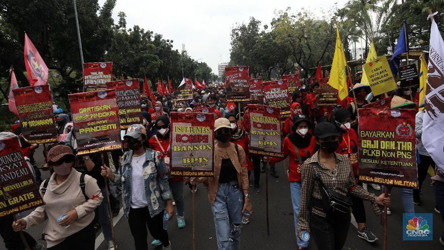 Demo mahasiswa di Patung Kuda, Jakarta, Kamis (28/10/2021). (CNBC Indonesia/Andrean Kristianto)