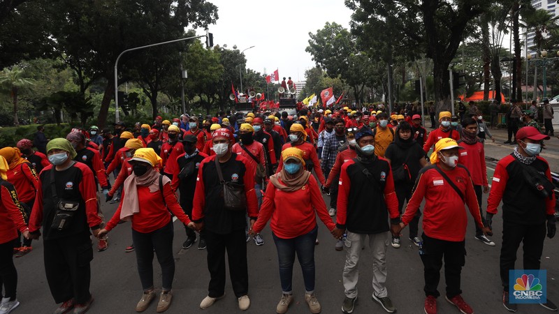 Demo mahasiswa di Patung Kuda, Jakarta, Kamis (28/10/2021). (CNBC Indonesia/Andrean Kristianto)
