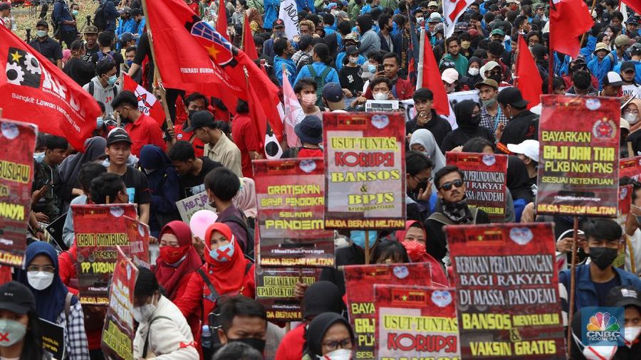 Demo mahasiswa di Patung Kuda, Jakarta, Kamis (28/10/2021). (CNBC Indonesia/Andrean Kristianto)