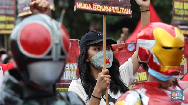 Demo mahasiswa di Patung Kuda, Jakarta, Kamis (28/10/2021). (CNBC Indonesia/Andrean Kristianto)