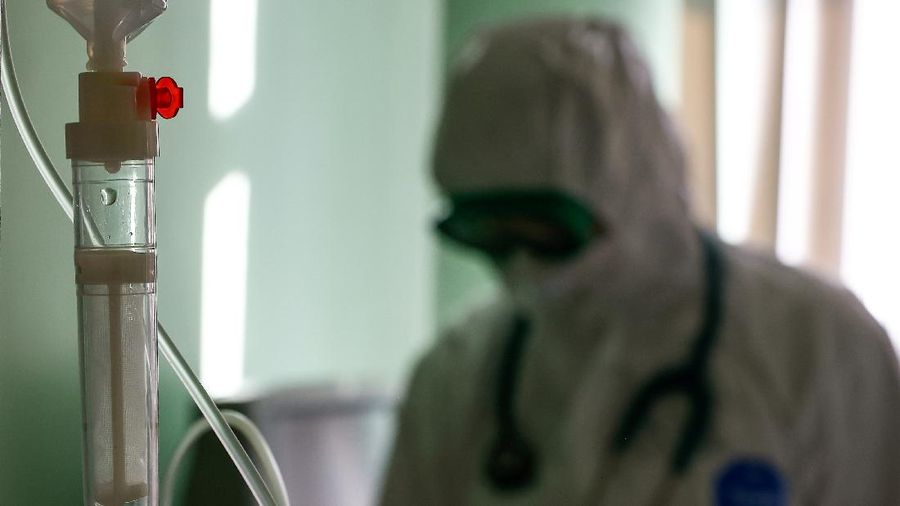 A medical specialist browses medications at the City Clinical Hospital named after S.Botkin, where patients suffering from the coronavirus disease (COVID-19) are treated, in Oryol, Russia October 26, 2021. REUTERS/Maxim Shemetov
