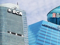 IHSG Pepet 6.700! Asing Borong BCA-BRI, Lepas Saham ASII-ADRO