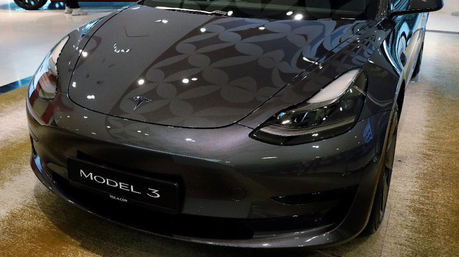 A view of the Tesla showroom in Singapore October 22, 2021. Picture taken October 22, 2021. REUTERS/Edgar Su