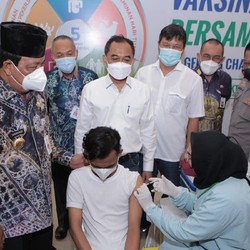 BPJAMSOSTEK Beri 4.000 Dosis Vaksin di Banjarmasin