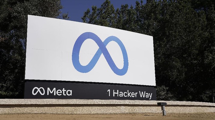 Facebook Metaverse Meta Facebook unveiled their new Meta sign at the company headquarters in Menlo Park, Calif., Thursday, Oct. 28, 2021. An embattled Facebook Inc. is changing its name to Meta Platforms Inc., or Meta for short, to reflect what CEO Mark Zuckerberg says is its commitment to developing the new surround-yourself technology known as the “metaverse.” But the social network itself will still be called Facebook. (AP Photo/Tony Avelar)