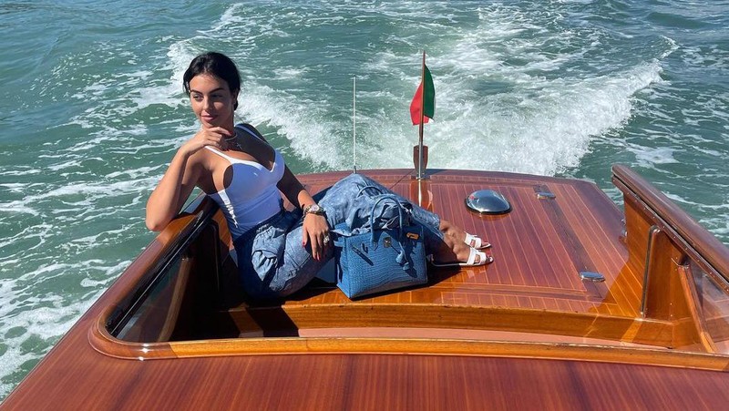 Georgina Rodriguez (Tangkapan Layar Instagram @georginagio)