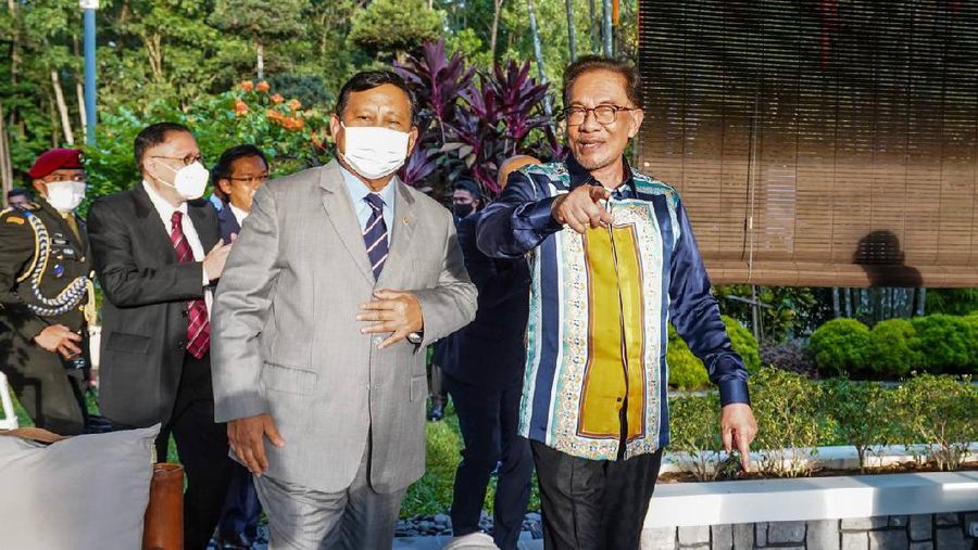 Menhan Prabowo Subianto melakukan kunjungan ke pemimpin oposisi Malaysia Anwar Ibrahim. (Tangkapan Layar via Twitter @anwaribrahim)