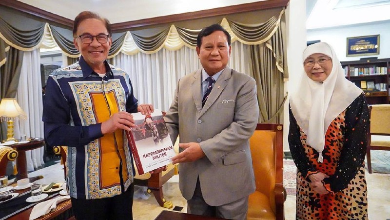 Menhan Prabowo Subianto melakukan kunjungan ke pemimpin oposisi Malaysia Anwar Ibrahim. (Tangkapan Layar via Twitter @anwaribrahim)