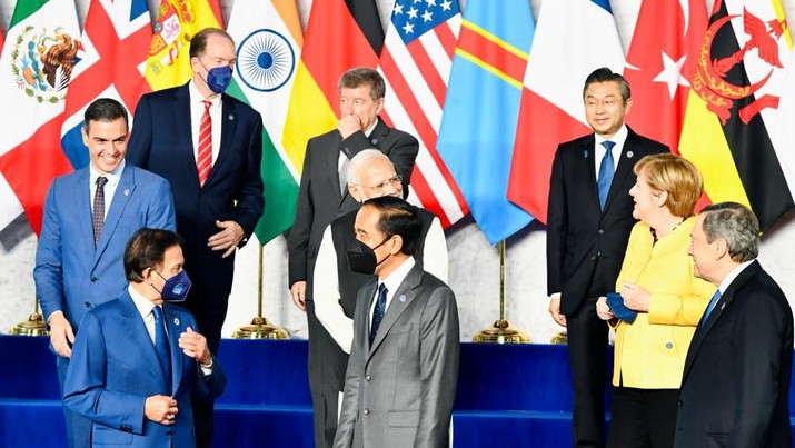Presiden Joko Widodo menghadiri KTT G20, Roma, 30 Oktober 2021. Presiden Joko Widodo menghadiri KTT G20, Roma, 30 Oktober 2021. (Biro Pers Sekretariat Presiden/Laily Rachev)