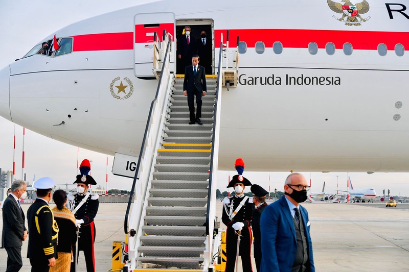 Presiden Joko Widodo Tiba di Italia dalam rangka kunjungan kerja. (Biro Pers Sekretariat Presiden/Laily Rachev) Presiden Joko Widodo Tiba di Italia dalam rangka kunjungan kerja. (Biro Pers Sekretariat Presiden/Laily Rachev)