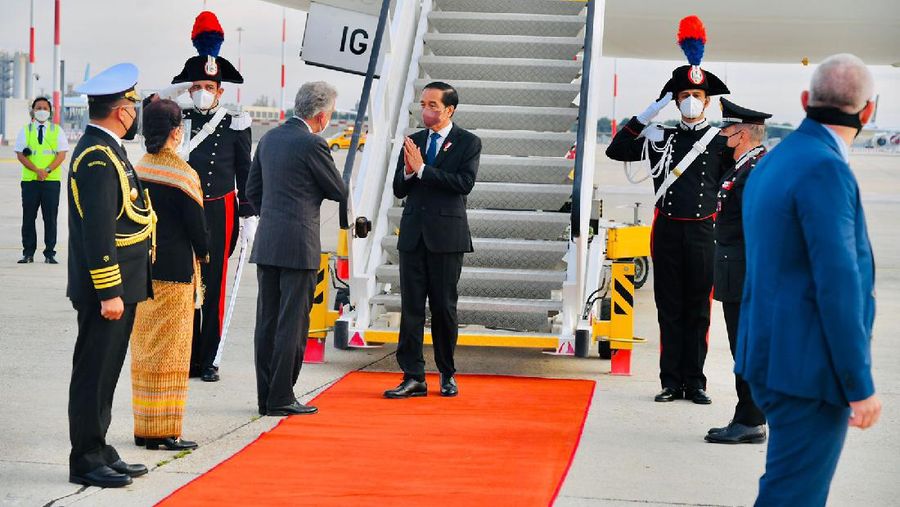 Presiden Joko Widodo Tiba di Italia dalam rangka kunjungan kerja. (Biro Pers Sekretariat Presiden/Laily Rachev)