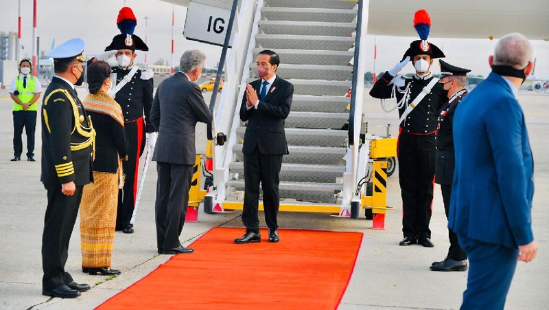Presiden Joko Widodo Tiba di Italia dalam rangka kunjungan kerja. (Biro Pers Sekretariat Presiden/Laily Rachev)