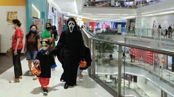 Halloween Setan Setan Berkeliaran Di Mal Jakarta