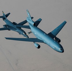 6 Pesawat Bomber Nuklir AS Dikirim Dekat RI, Ini Kata Kemlu