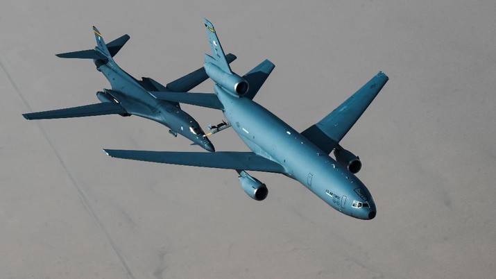 Mideast US Bomber In this photo released by the U.S. Air Force, F-16s flown by the Egyptian Air Force break away from a U.S. Air Force B-1B Lancer over Egypt Saturday, Oct. 30, 2021. The U.S. Air Force said Sunday it flew a B-1B strategic bomber over key maritime chokepoints in the Mideast with allies including Israel amid ongoing tensions with Iran as its nuclear deal with world powers remains in tatters. (U.S. Air Force/Senior Airman Jerreht Harris via AP)