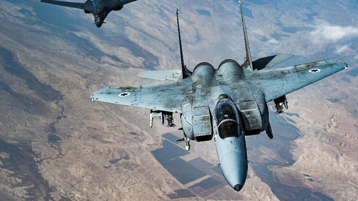 Mideast US Bomber In this photo released by the U.S. Air Force, F-16s flown by the Egyptian Air Force break away from a U.S. Air Force B-1B Lancer over Egypt Saturday, Oct. 30, 2021. The U.S. Air Force said Sunday it flew a B-1B strategic bomber over key maritime chokepoints in the Mideast with allies including Israel amid ongoing tensions with Iran as its nuclear deal with world powers remains in tatters. (U.S. Air Force/Senior Airman Jerreht Harris via AP)