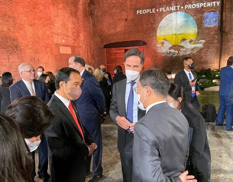 Presiden Jokowi bersama pemimpin negara G20 menghadiri pertunjukan kebudayaan sebelum pelaksanaan jamuan makan malam resmi oleh Presiden Italia, Roma, 30 Oktober 2021. (Biro Pers Sekretariat Presiden) Presiden Jokowi bersama pemimpin negara G20 menghadiri pertunjukan kebudayaan sebelum pelaksanaan jamuan makan malam resmi oleh Presiden Italia, Roma, 30 Oktober 2021. (Biro Pers Sekretariat Presiden)